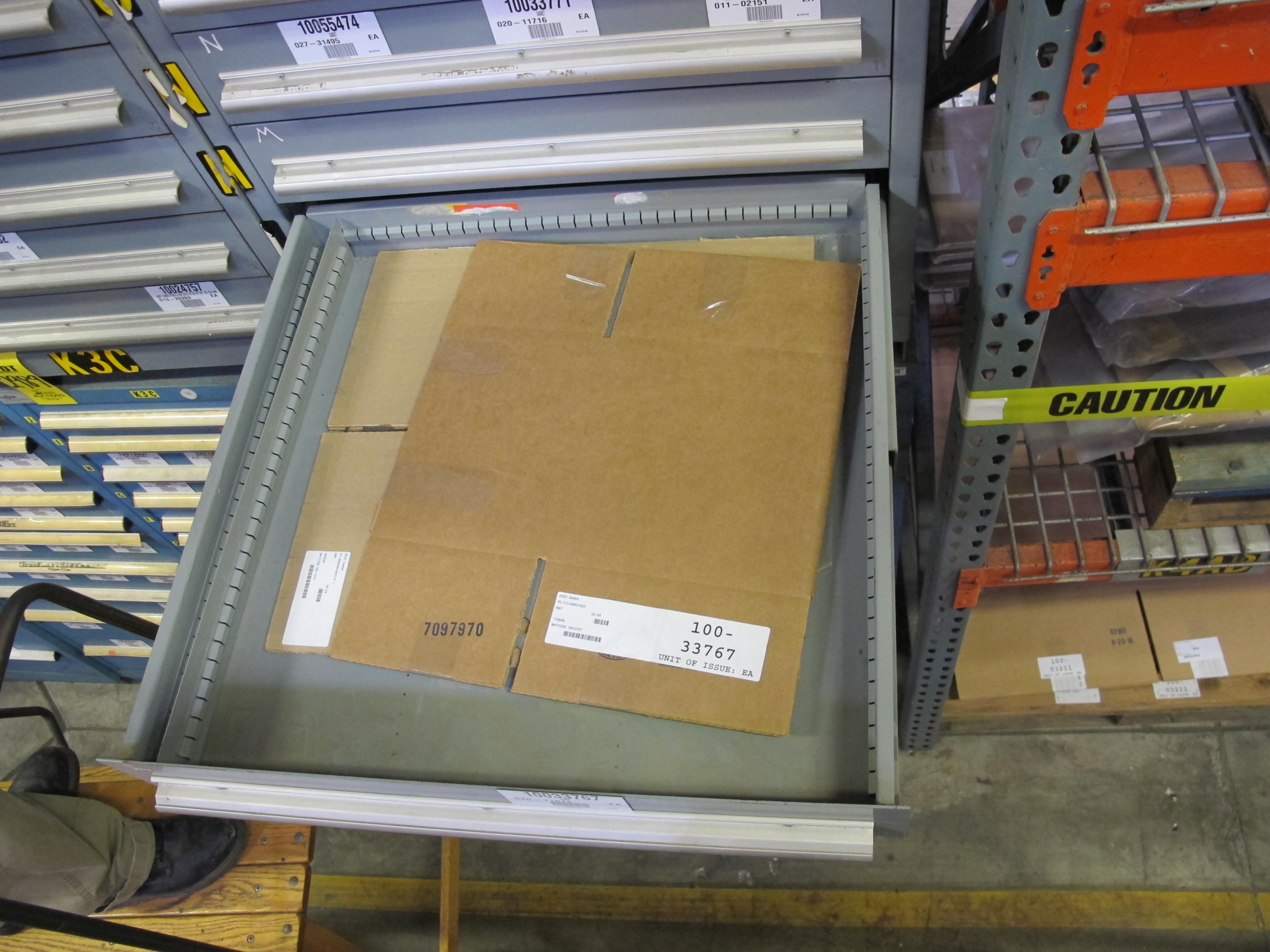 STANLEY VIDMAR HEAVY DUTY 9-DRAWER PARTS CABINET W/ CONTENTS (W-50) LOADING & HANDLING FEE $25-